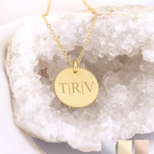 ketting met letter in rondje